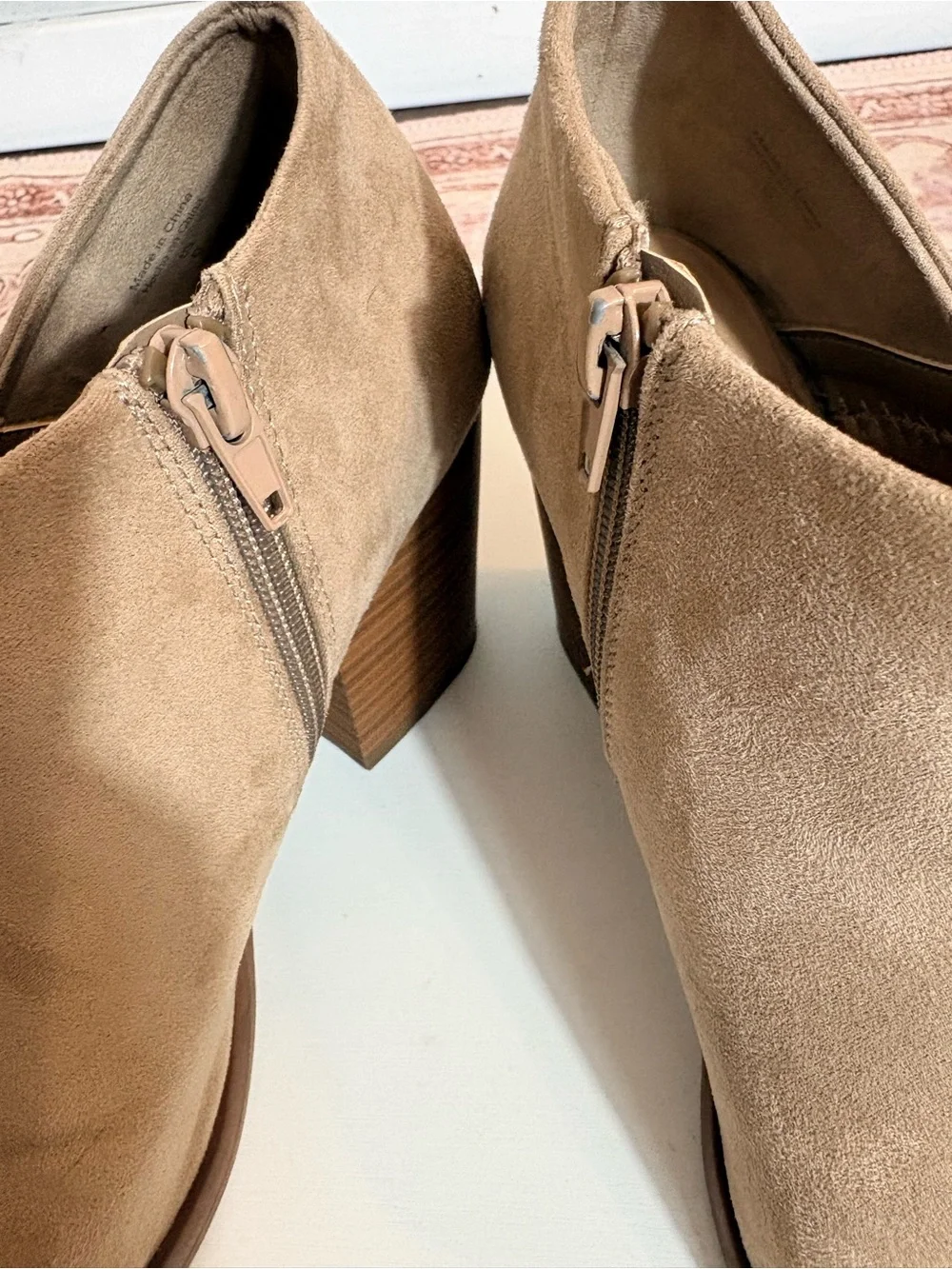 Parker & Sky Faux Suede Peep Toe Ankle Booties - Taupe / Tan Sz 9